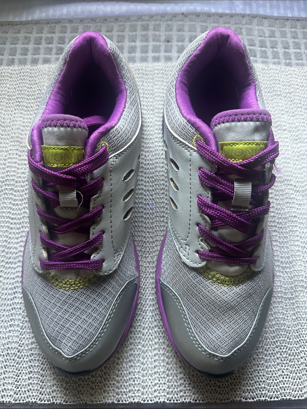 Vionic Venture Women's Orthopedic Walking Shoes, size 5